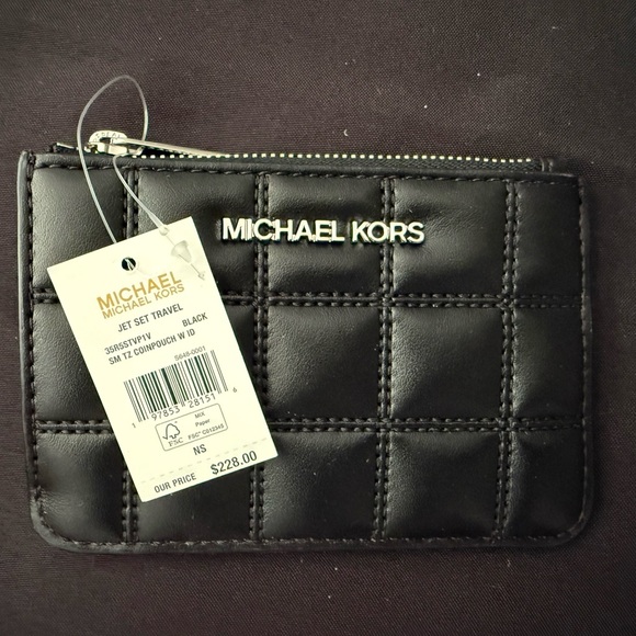 Michael Kors Jet Set Black Quilted Pouch - Picture 1 of 1